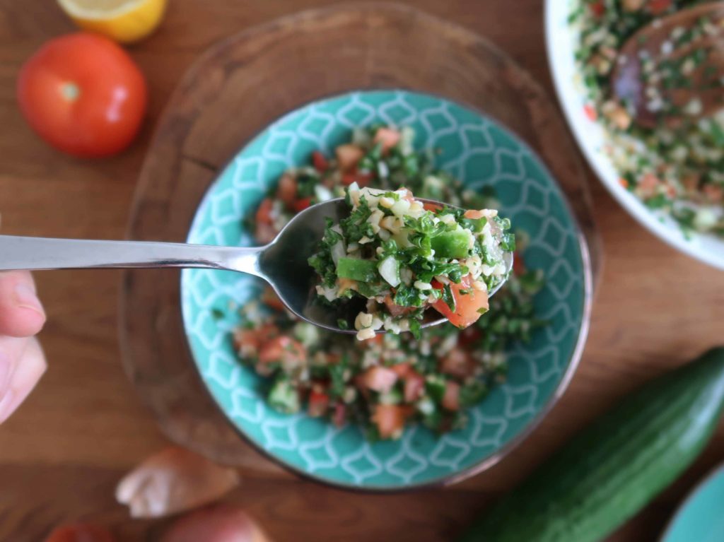 Tabbouleh: petrželový salát s rajčaty a bulgurem