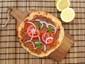 LAHMACUN: Turecká pizza s mletým masem
