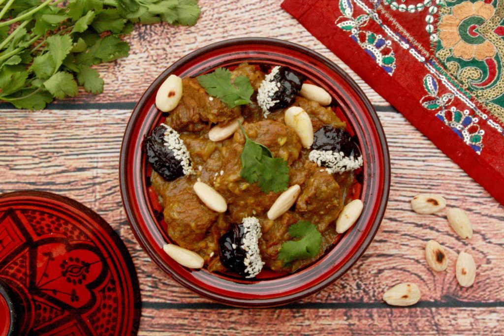 Marocký tažín z hovězího masa se sušenými švestkami a mandlemi - Ochutnejte svět
