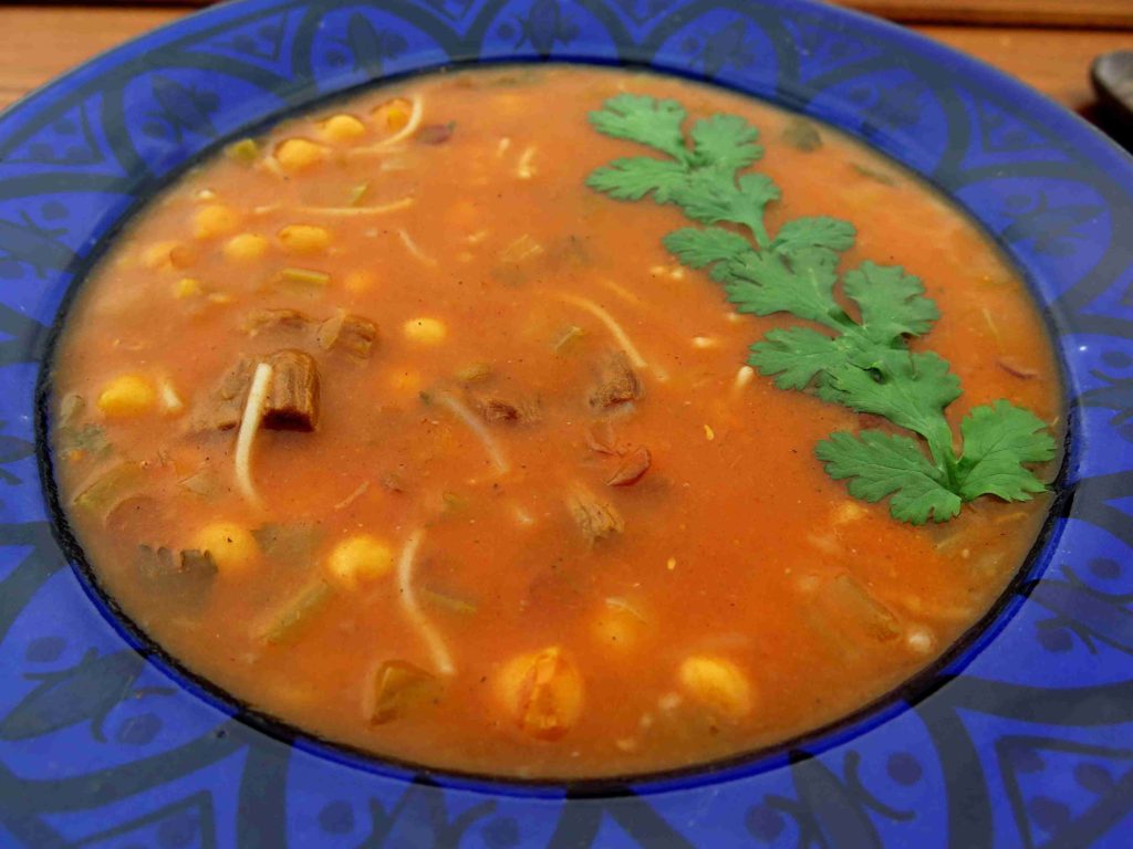 Marocká polévka harira s cizrnou a čočkou - Ochutnejte svět