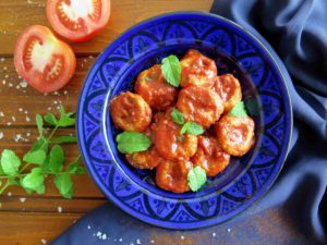 Turecké bulgurové gnocchi s rajčaty FELLAH KOFTESI
